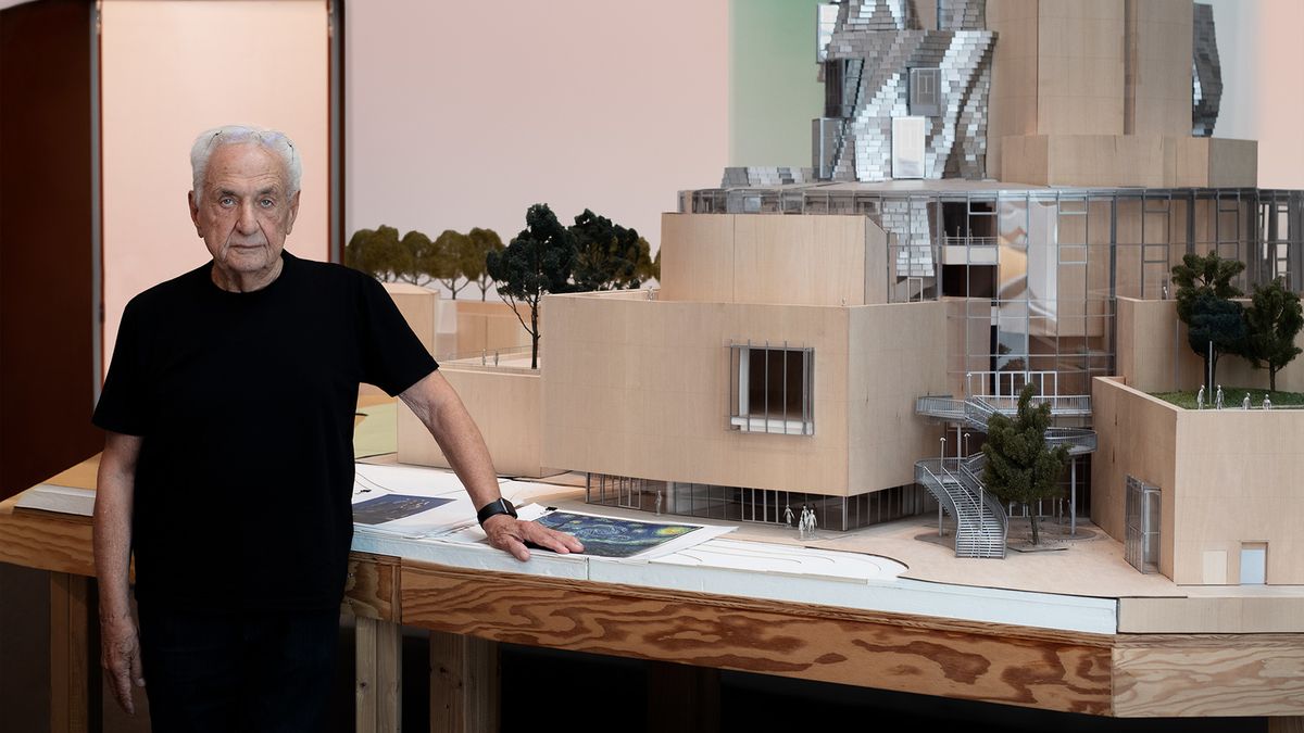 Zemřel americký architekt Frank Gehry, byl jedním z autorů Tančícího domu